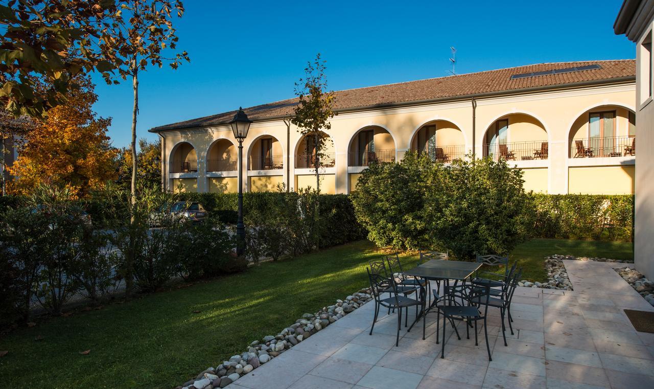 Hotel Villa Dei Carpini Oderzo Exterior photo