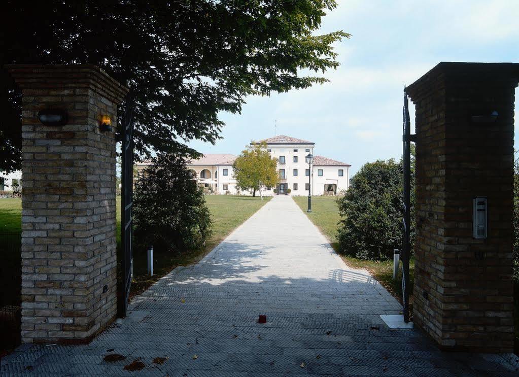 Hotel Villa Dei Carpini Oderzo Exterior photo
